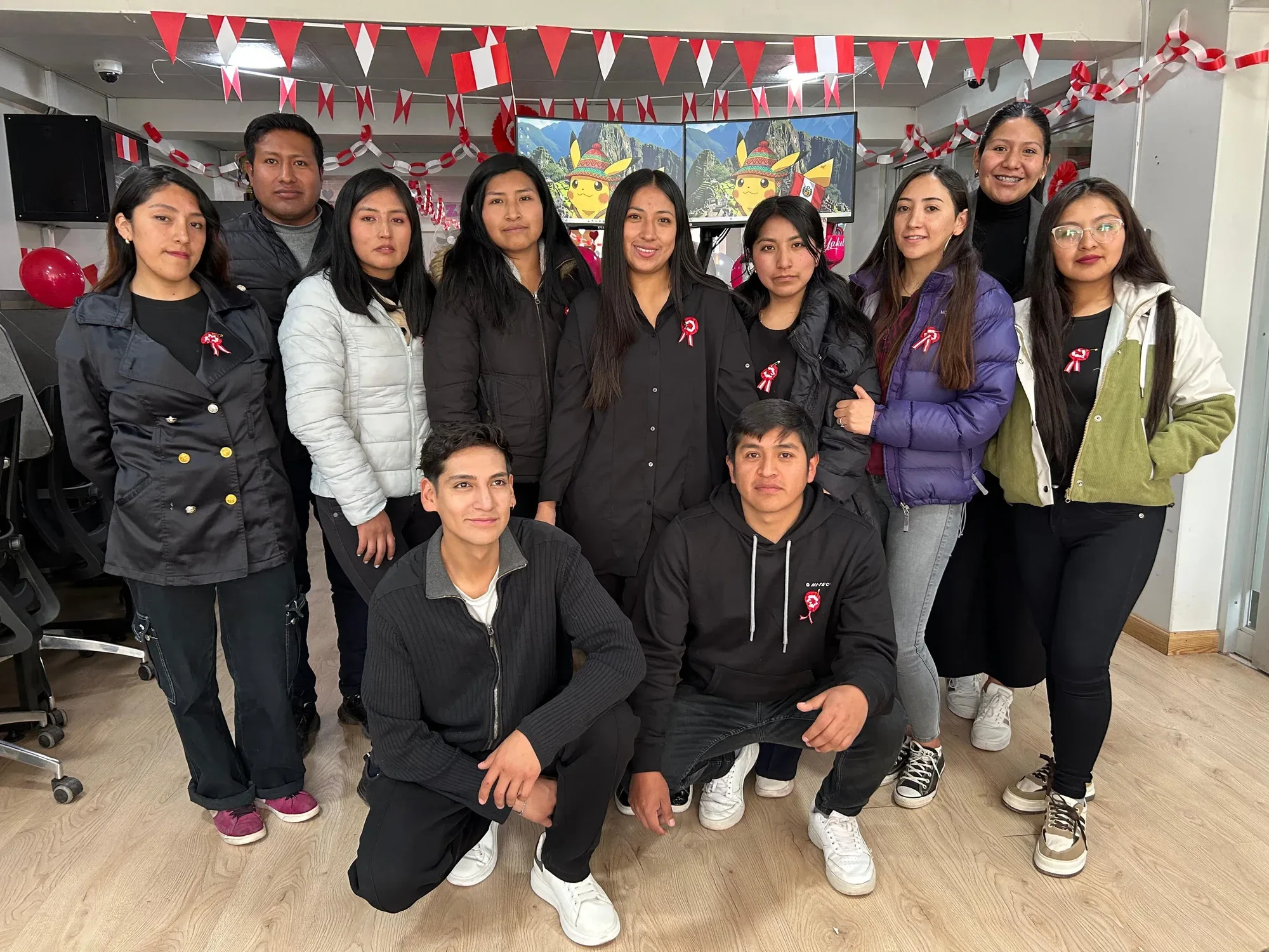 Equipo de Contacta reunido en una actividad por Fiestas Patrias