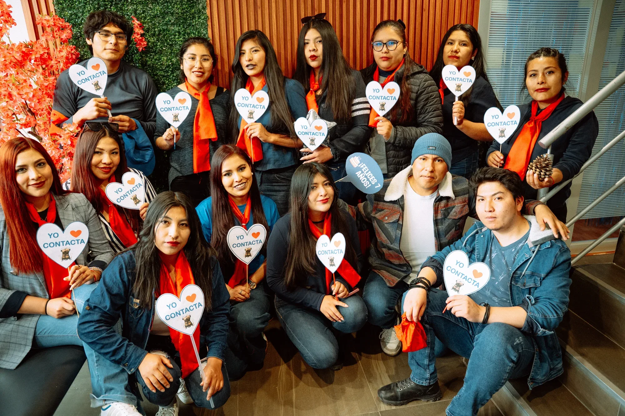 Colaboradores de Contacta en una actividad de equipo